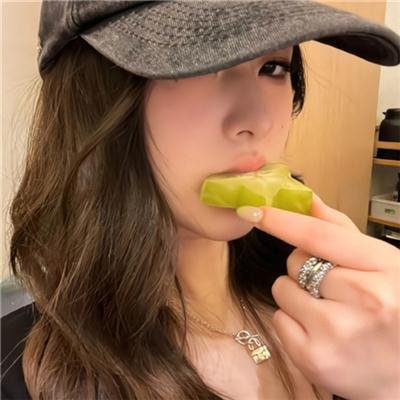 冰属性男子与酷酷女同事封面